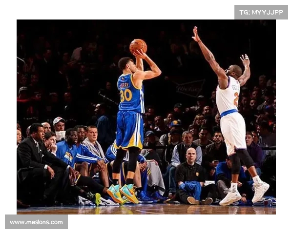 NBA突破上篮技巧解析:如何在高速对抗中完成高效得分 NBA突破上篮技巧解析:如何在高速对抗中完成高效得分